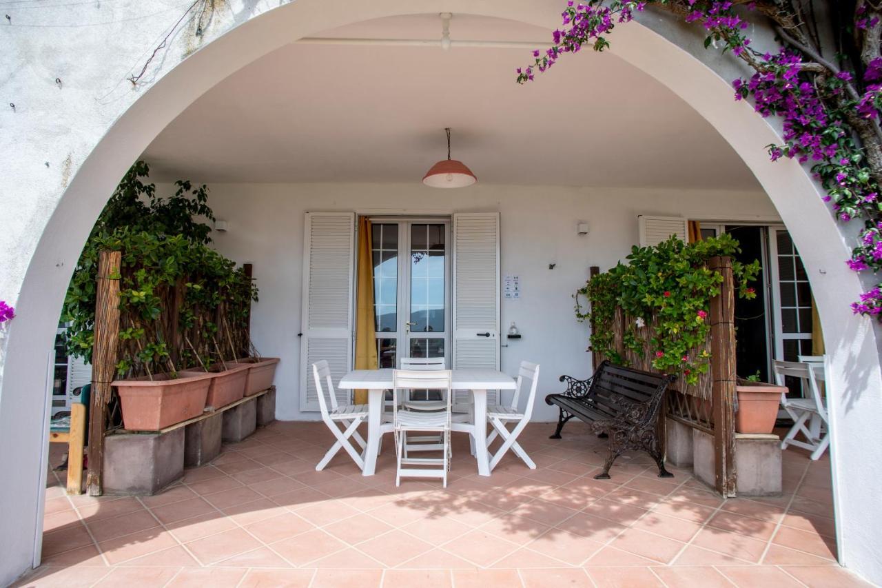 La Palazzina Nel Verde - Goelba Casa Alzi 外观 照片
