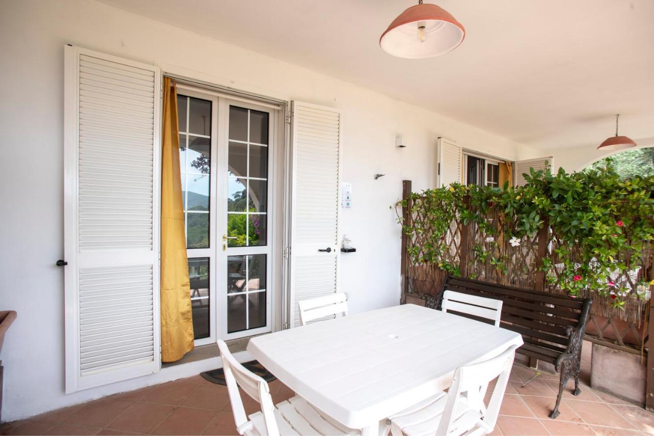 La Palazzina Nel Verde - Goelba Casa Alzi 外观 照片