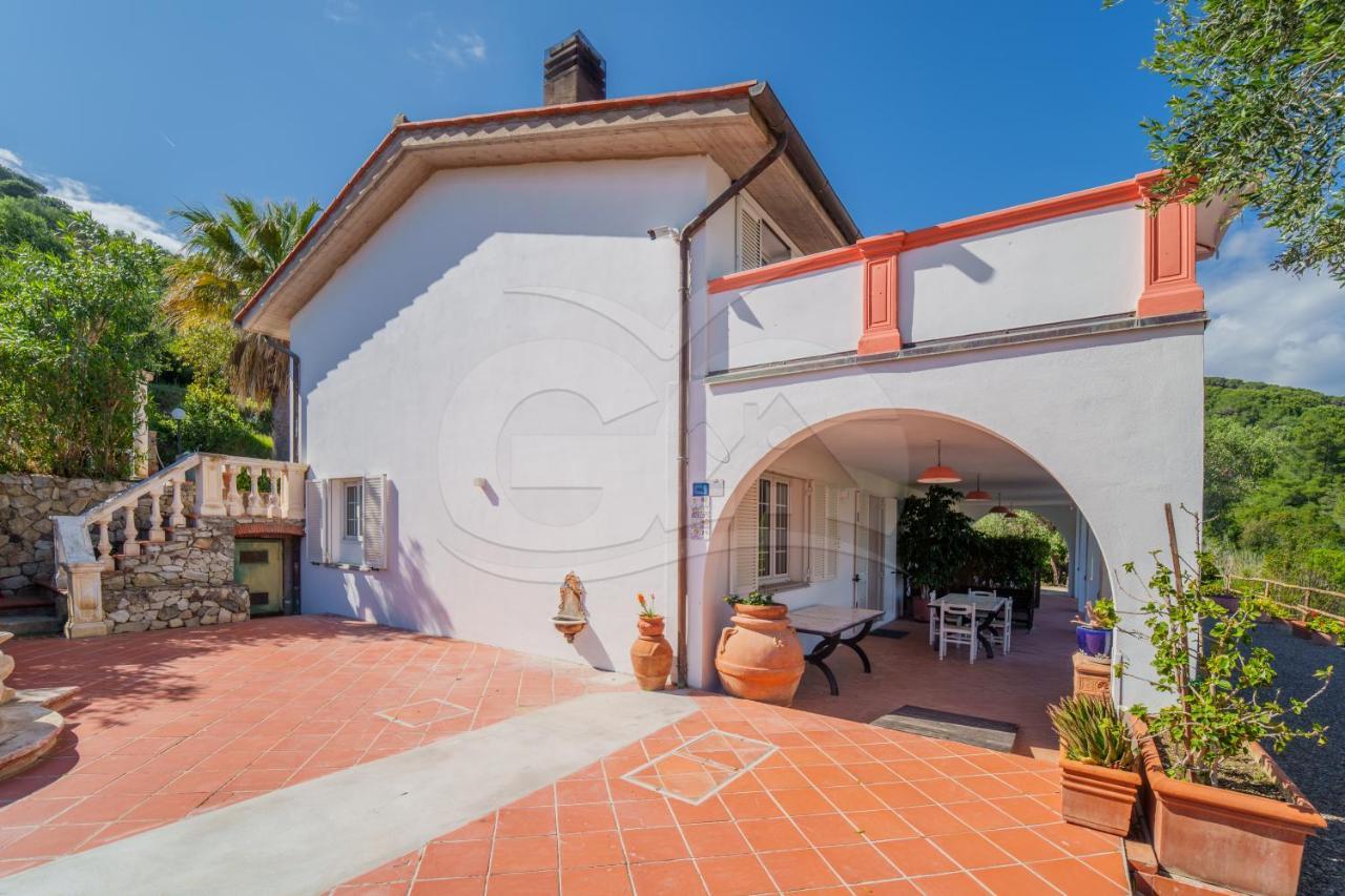 La Palazzina Nel Verde - Goelba Casa Alzi 外观 照片